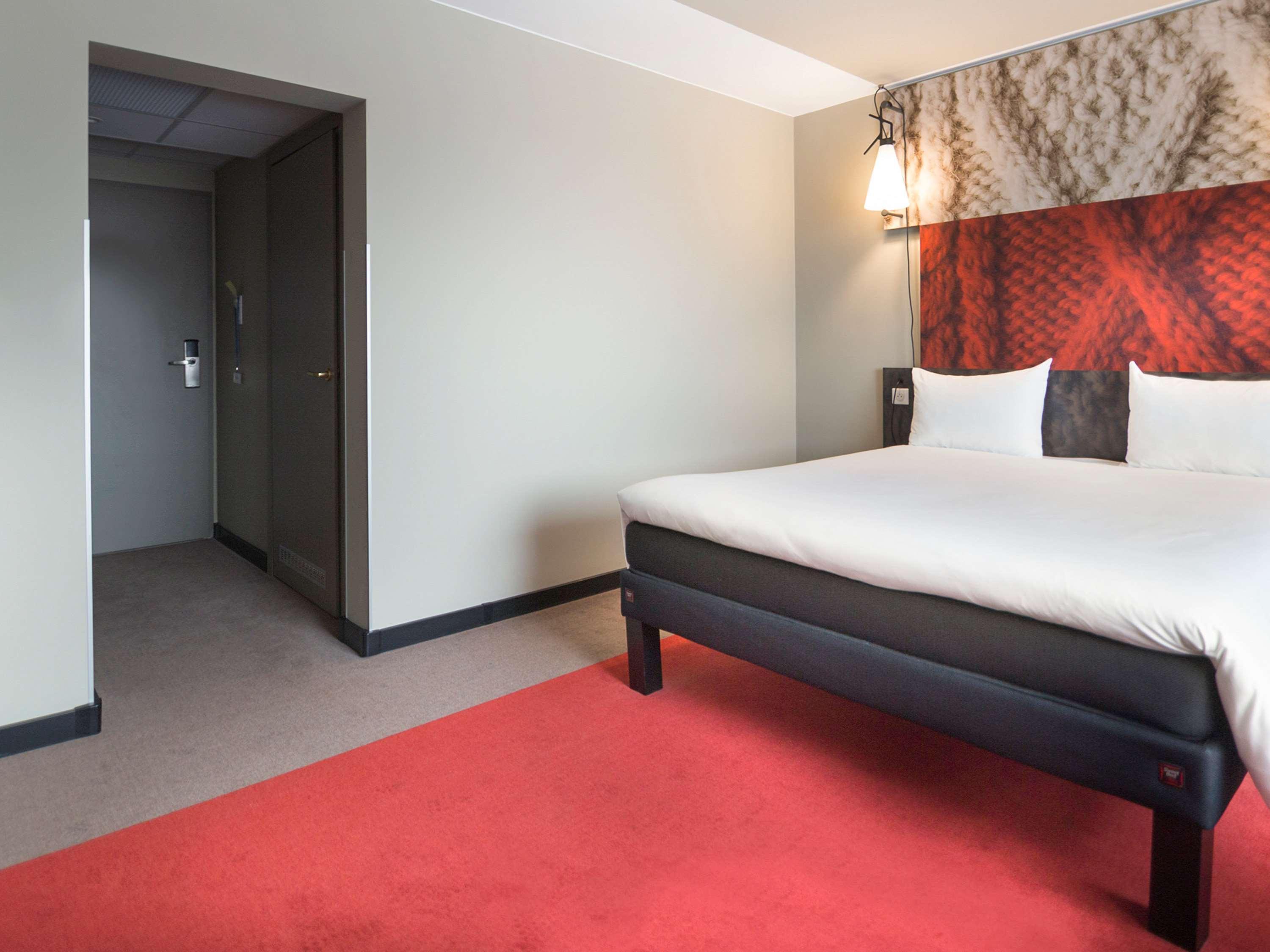 Ibis Poznan Centrum Екстериор снимка