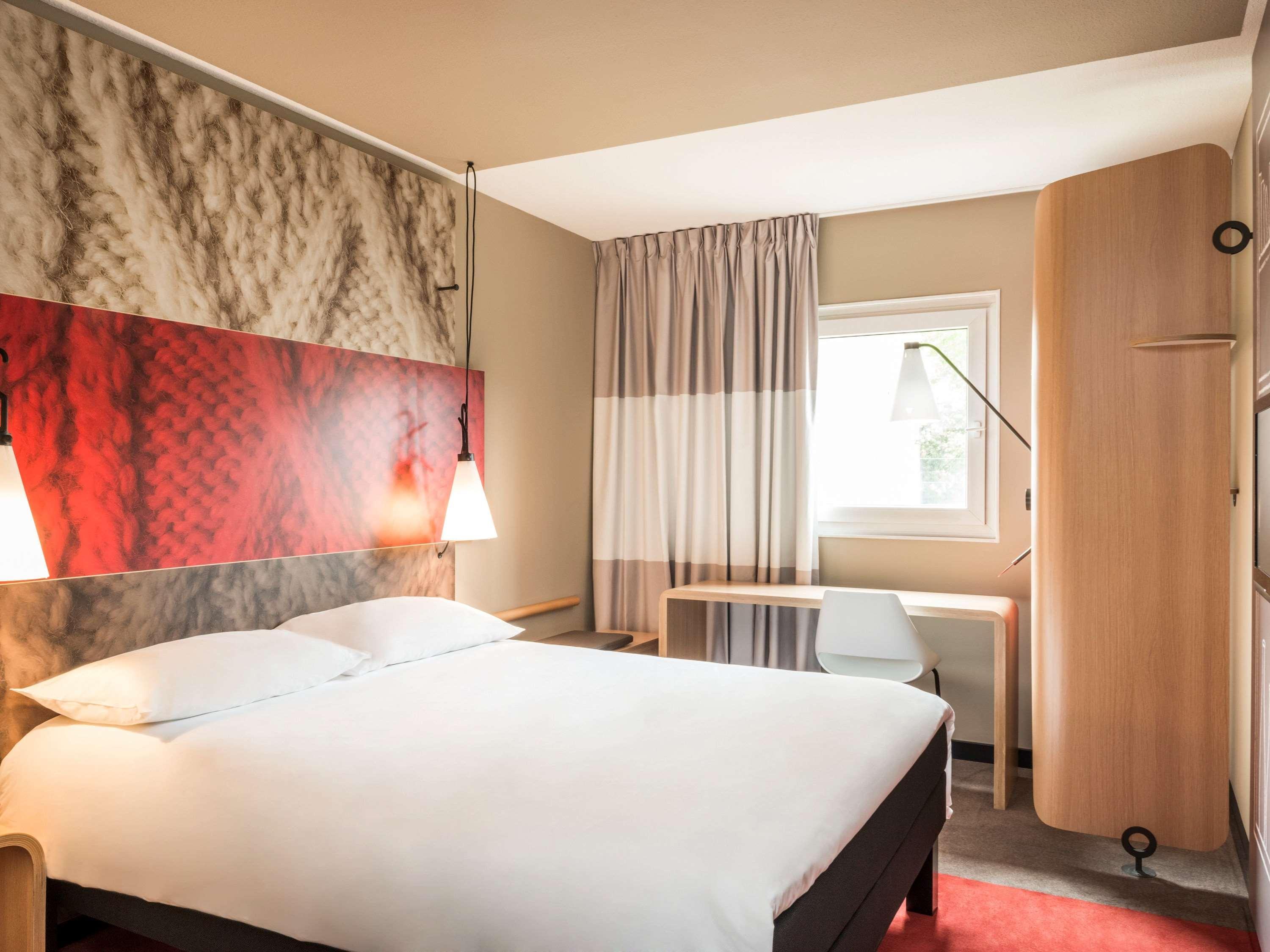 Ibis Poznan Centrum Екстериор снимка