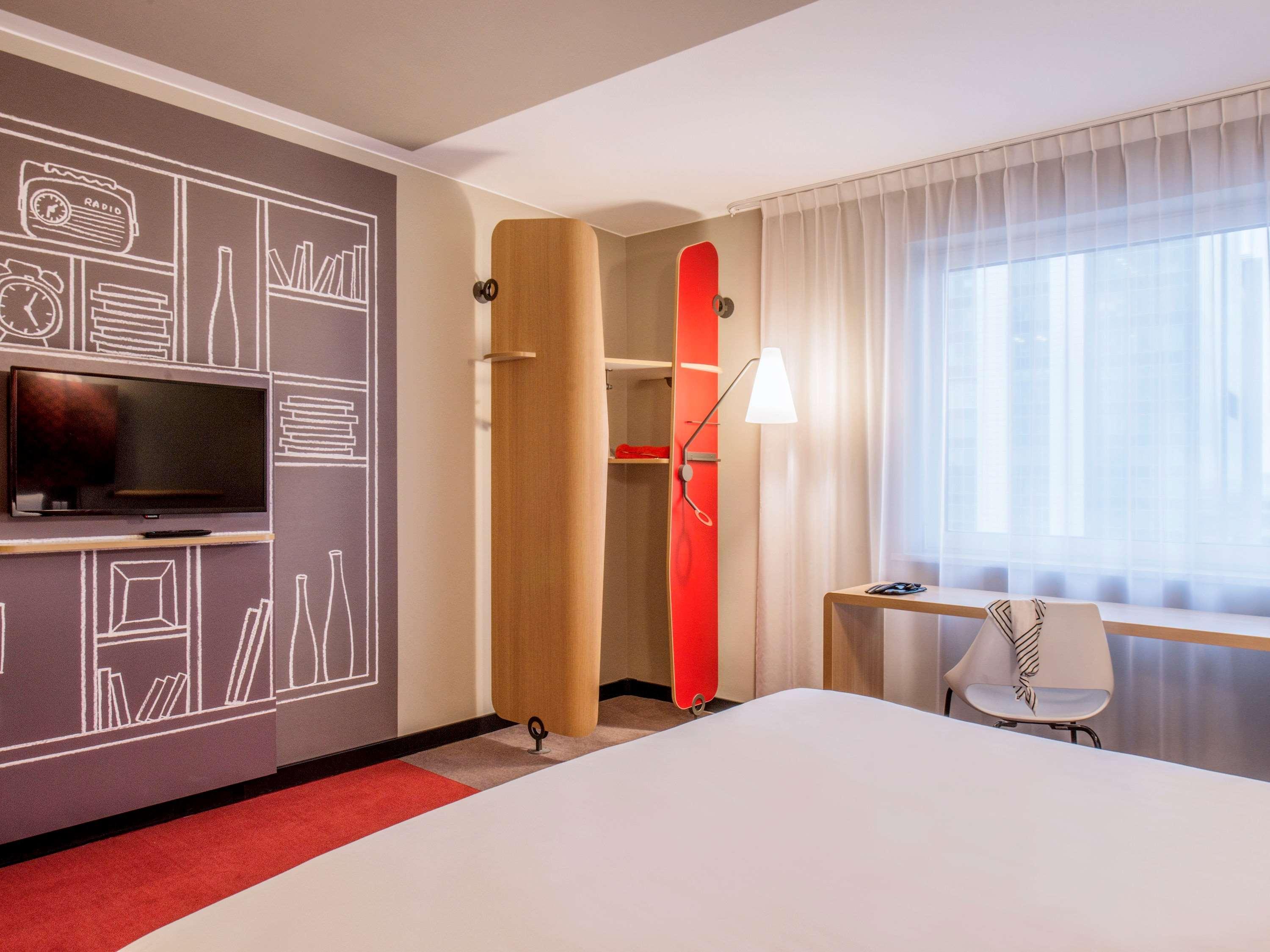 Ibis Poznan Centrum Екстериор снимка