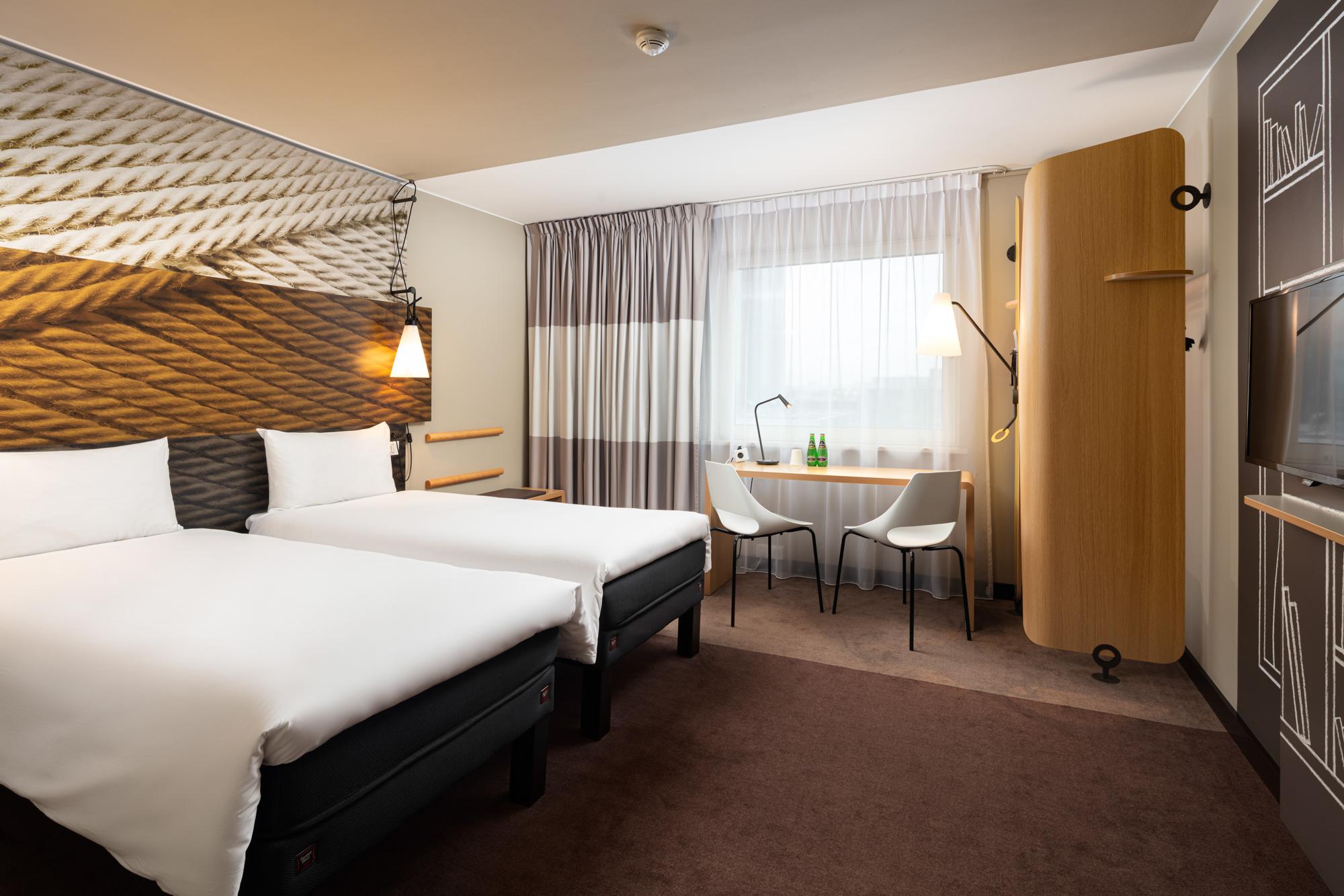 Ibis Poznan Centrum Екстериор снимка