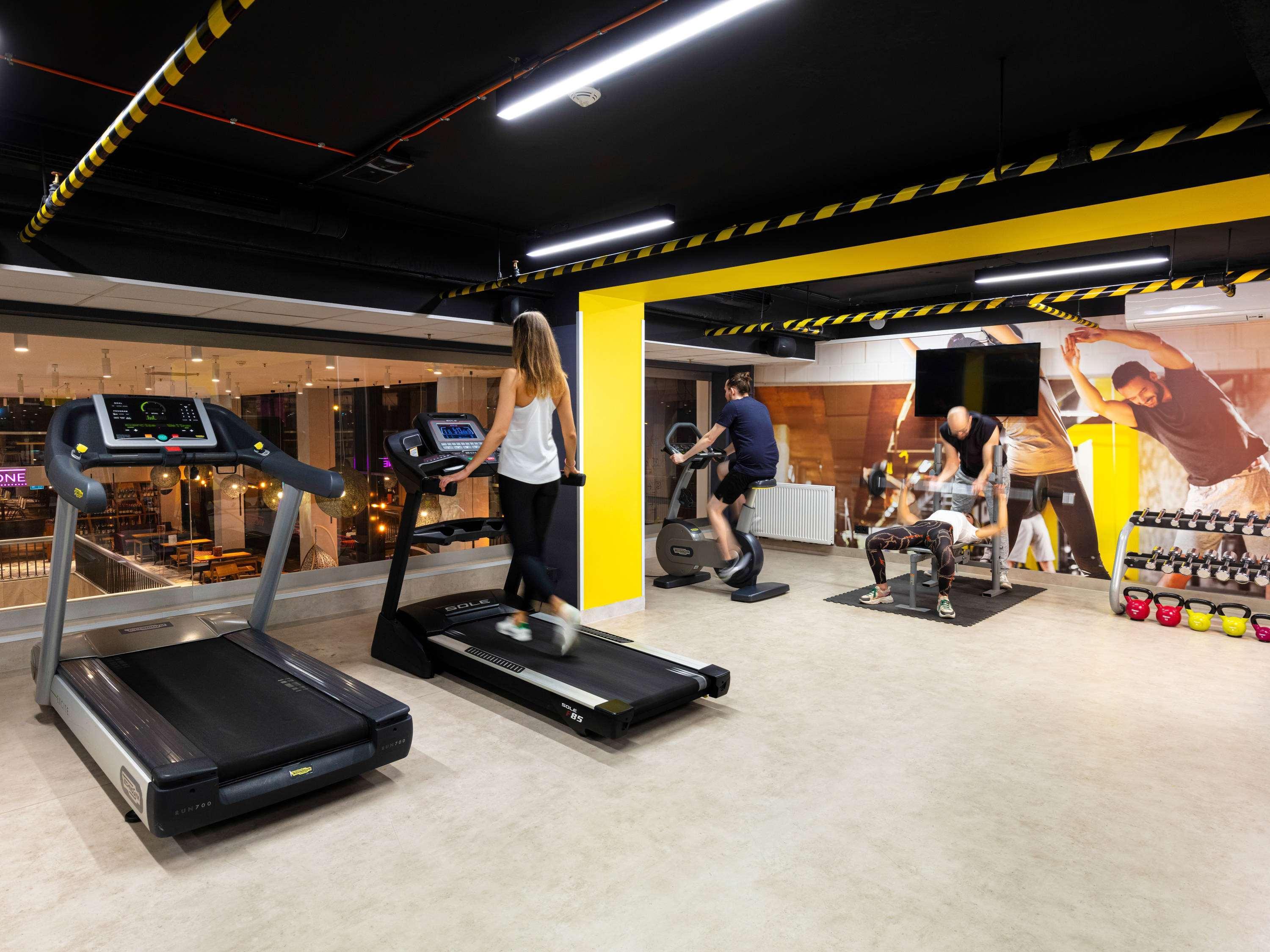 Ibis Poznan Centrum Екстериор снимка