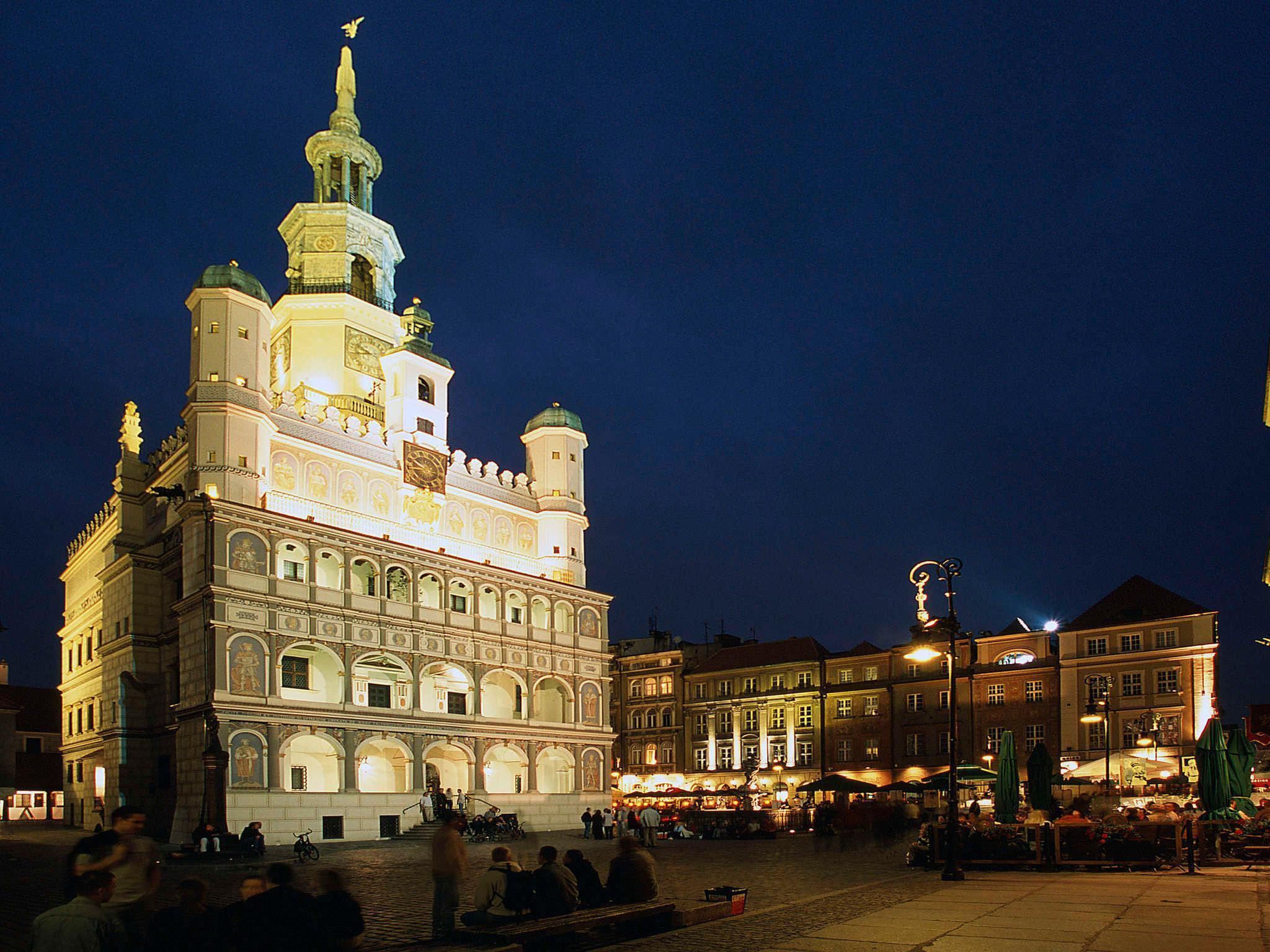 Ibis Poznan Centrum Екстериор снимка