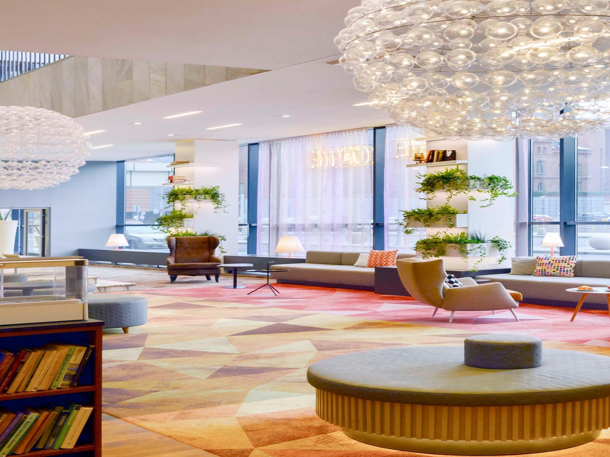 Ibis Poznan Centrum Екстериор снимка