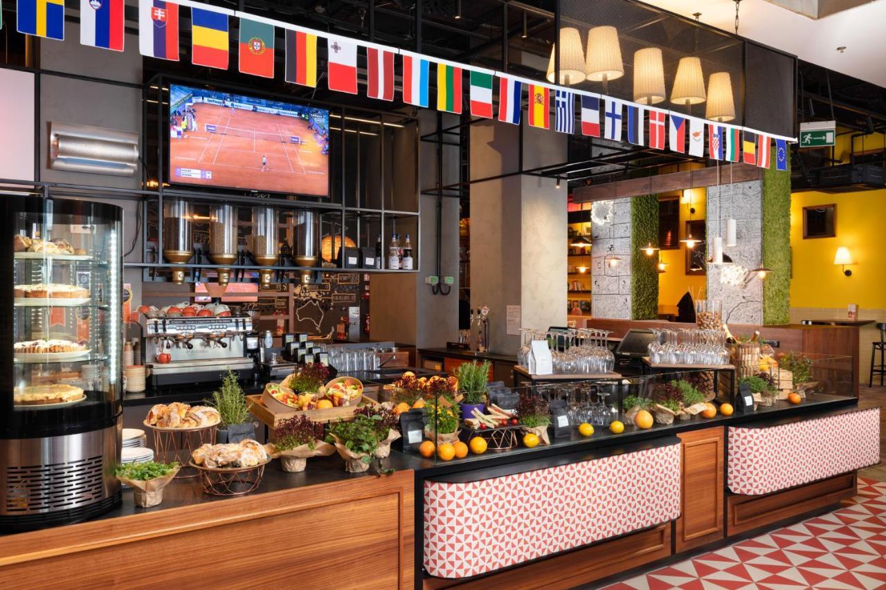 Ibis Poznan Centrum Екстериор снимка