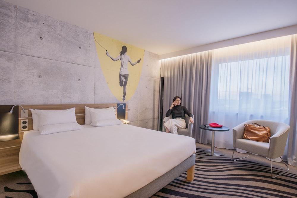Ibis Poznan Centrum Екстериор снимка
